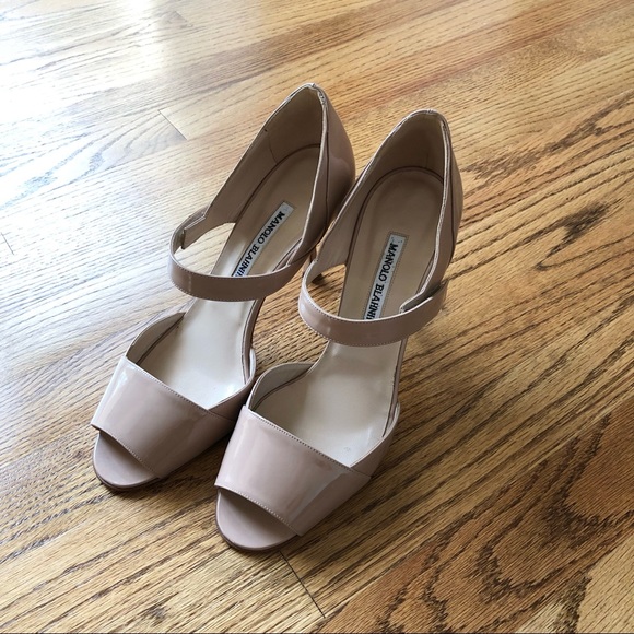 Manolo Blahnik Like New Nude Patent Heels